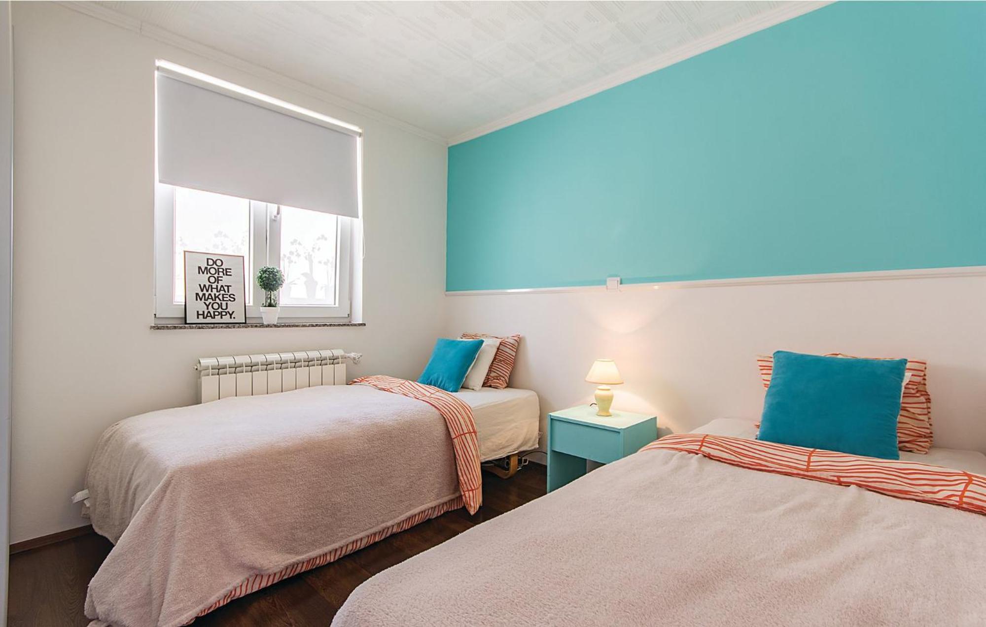 Beautiful home in Liznjan with 7 Bedrooms, WiFi&Outdoor swimming pool Buitenkant foto