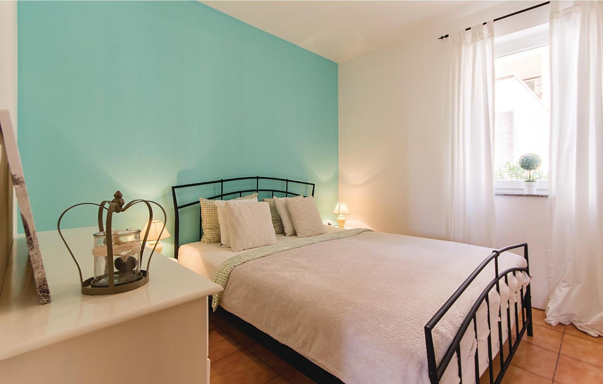 Beautiful home in Liznjan with 7 Bedrooms, WiFi&Outdoor swimming pool Buitenkant foto