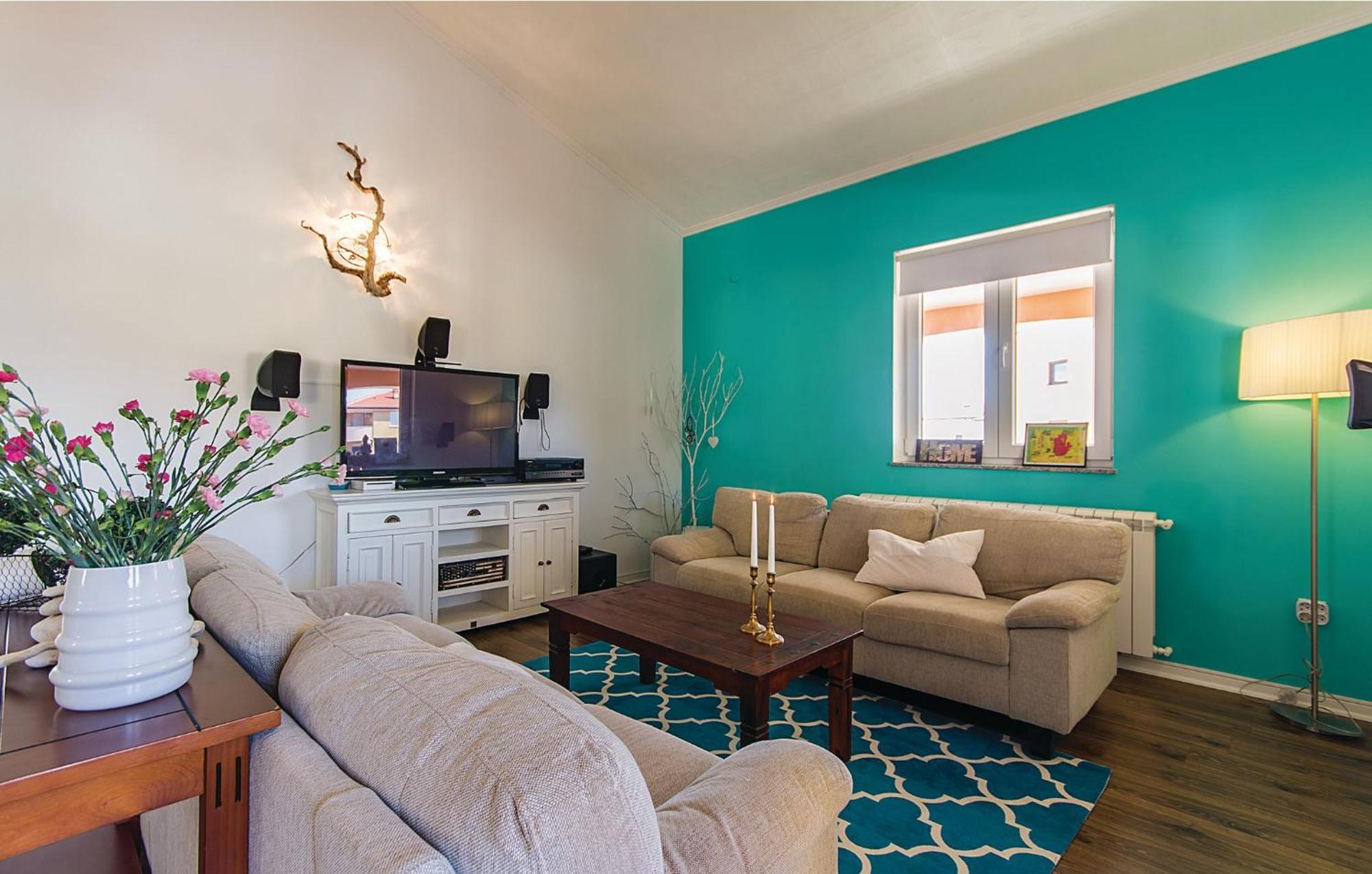 Beautiful home in Liznjan with 7 Bedrooms, WiFi&Outdoor swimming pool Buitenkant foto