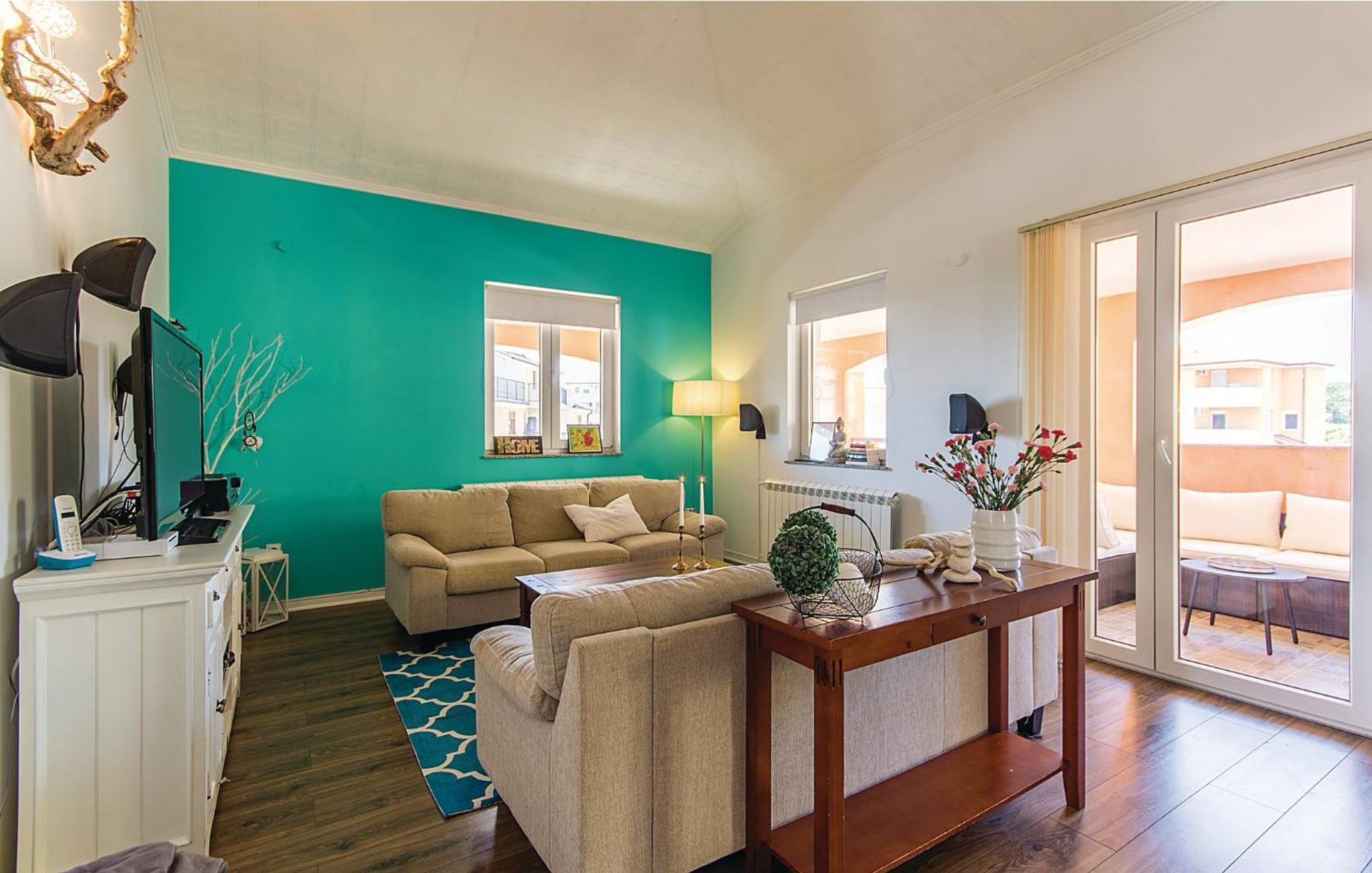 Beautiful home in Liznjan with 7 Bedrooms, WiFi&Outdoor swimming pool Buitenkant foto
