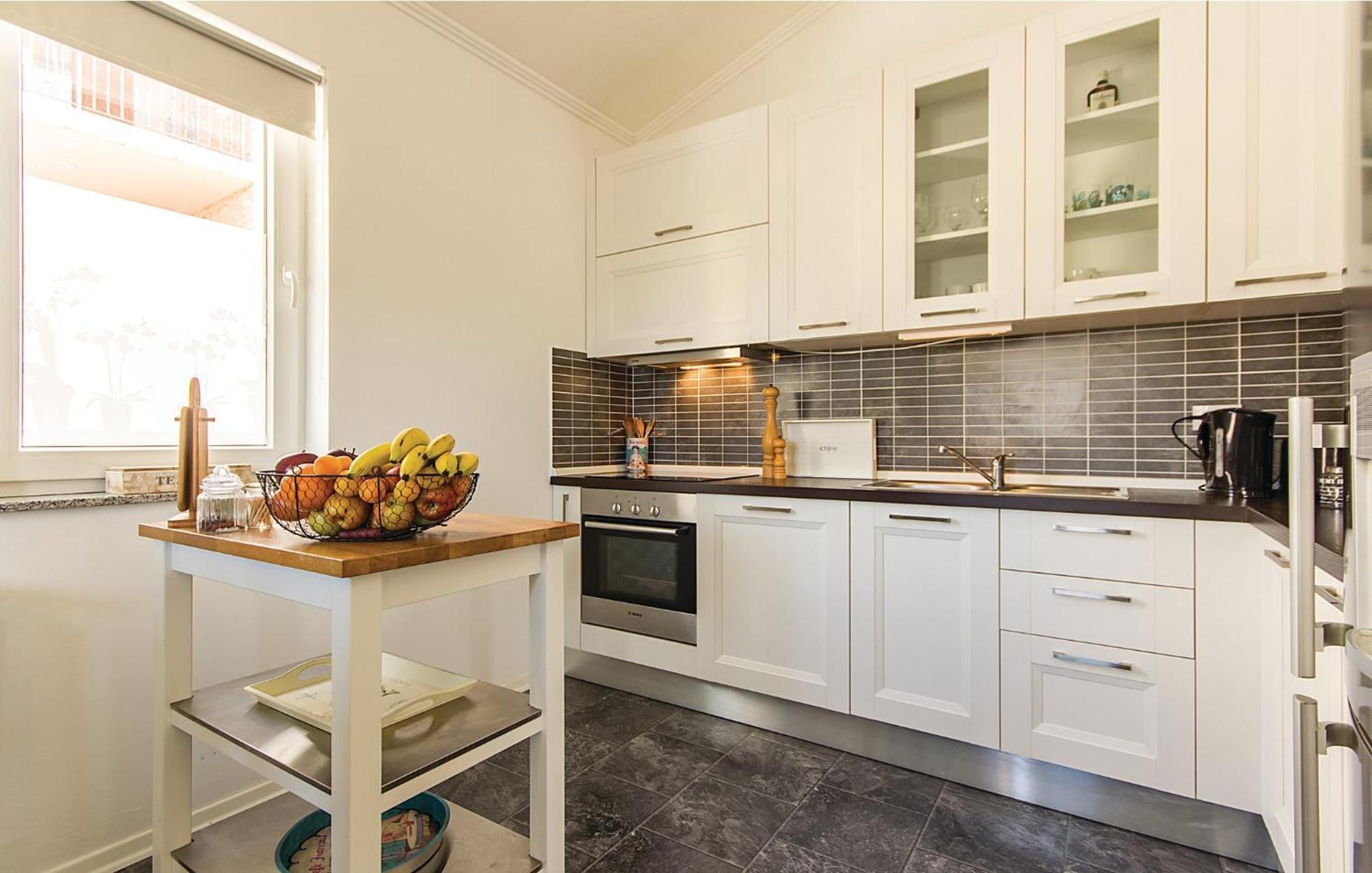 Beautiful home in Liznjan with 7 Bedrooms, WiFi&Outdoor swimming pool Buitenkant foto