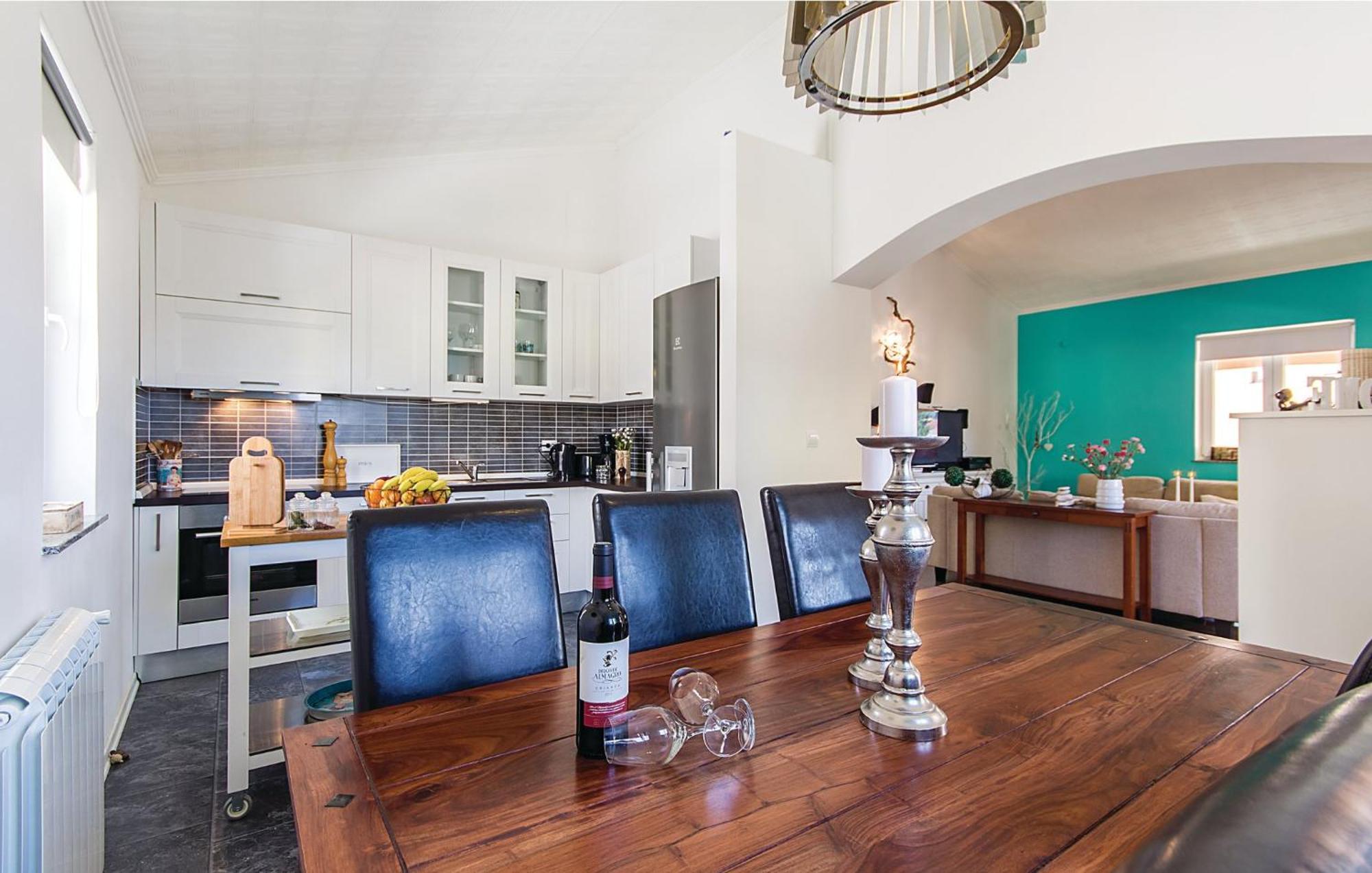 Beautiful home in Liznjan with 7 Bedrooms, WiFi&Outdoor swimming pool Buitenkant foto