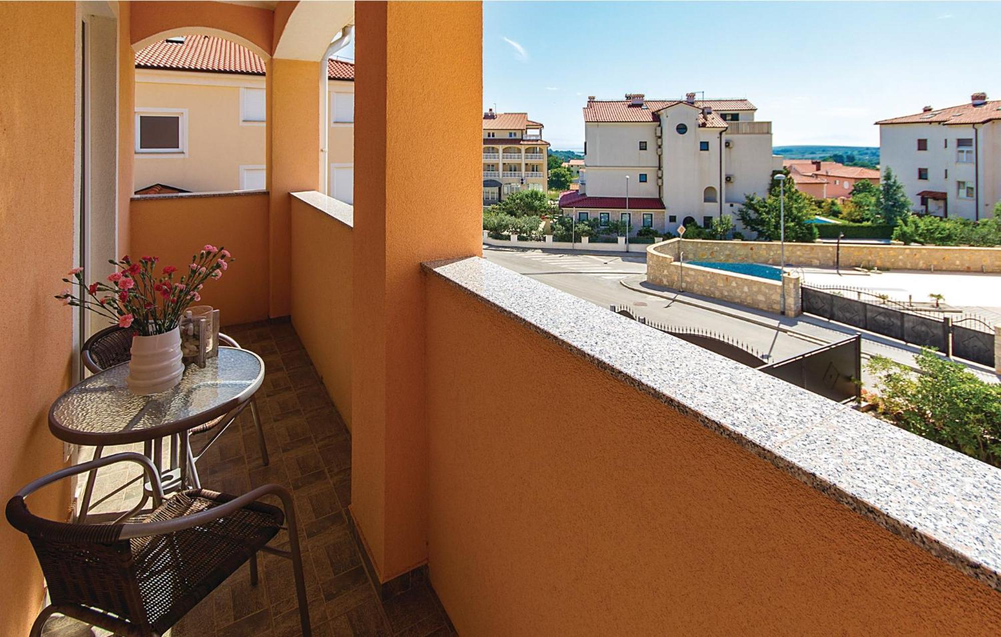 Beautiful home in Liznjan with 7 Bedrooms, WiFi&Outdoor swimming pool Buitenkant foto